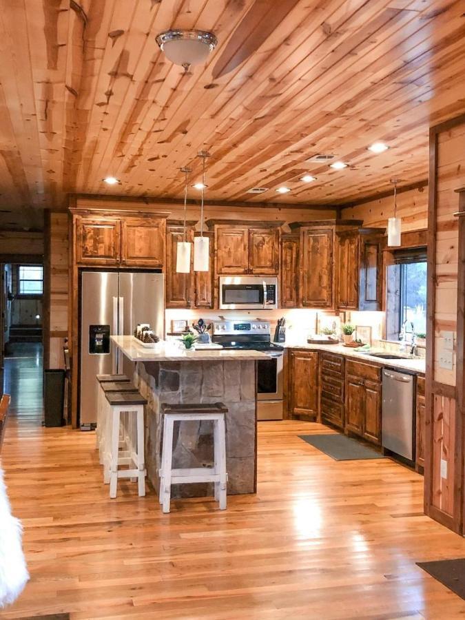 Stone Mountain Lodge 5000Sqft 6 Bed Game Room Pool Table Hot Tub Broken Bow Extérieur photo