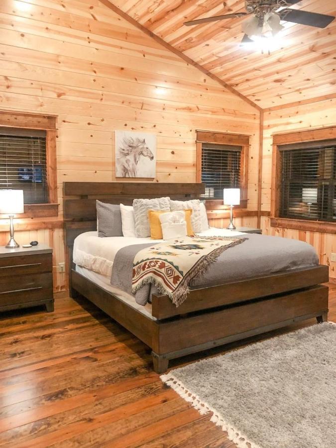 Stone Mountain Lodge 5000Sqft 6 Bed Game Room Pool Table Hot Tub Broken Bow Extérieur photo
