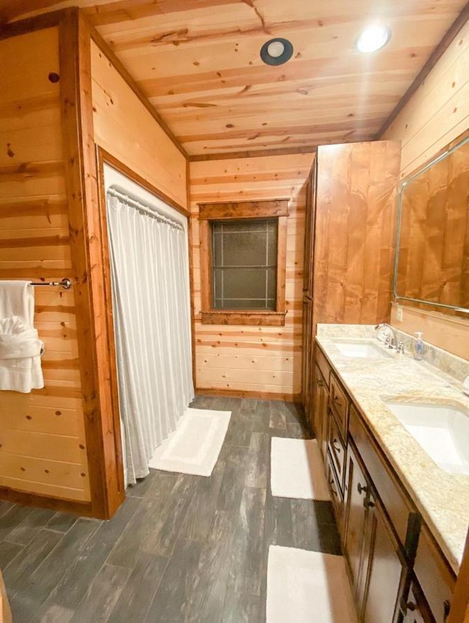 Stone Mountain Lodge 5000Sqft 6 Bed Game Room Pool Table Hot Tub Broken Bow Extérieur photo