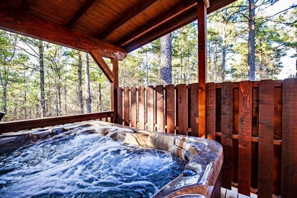 Stone Mountain Lodge 5000Sqft 6 Bed Game Room Pool Table Hot Tub Broken Bow Extérieur photo